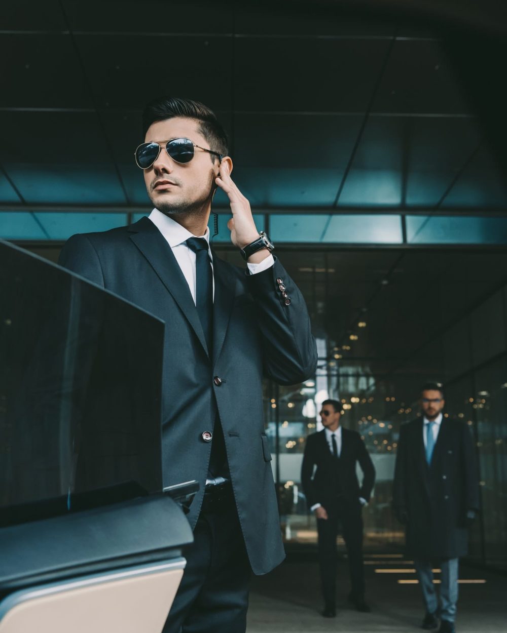 bodyguard-opening-car-door-for-businessman-and-listening-security-earpiece.jpg bodyguard-opening-car-door-for-businessman-and-listening-security-earpiece.jpg